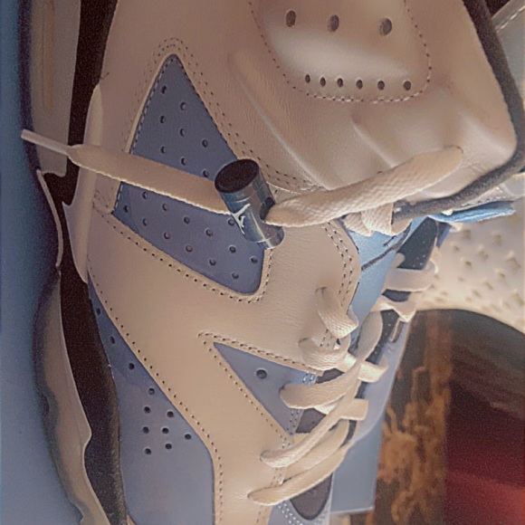 Men Air Jordan 6 Retro”UNC Home”
Size 10 - Picture 11 of 13